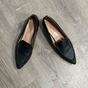 Journee Collection Women's Elegant Black Flats
